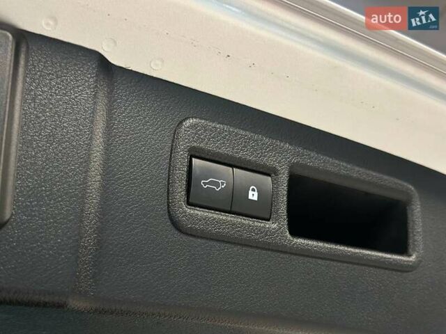 Сірий Лексус НХ, об'ємом двигуна 2.49 л та пробігом 100 тис. км за 32900 $, фото 31 на Automoto.ua