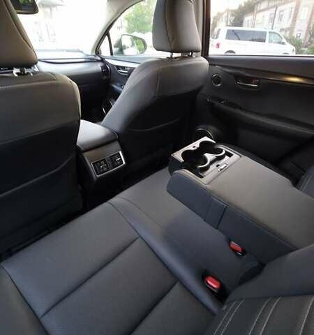 Серый Лексус НХ, объемом двигателя 2 л и пробегом 51 тыс. км за 28500 $, фото 28 на Automoto.ua