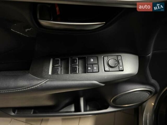 Сірий Лексус НХ, об'ємом двигуна 1.99 л та пробігом 35 тис. км за 35555 $, фото 35 на Automoto.ua