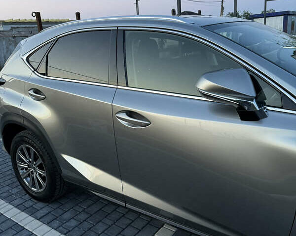 Серый Лексус НХ, объемом двигателя 2 л и пробегом 59 тыс. км за 30000 $, фото 4 на Automoto.ua