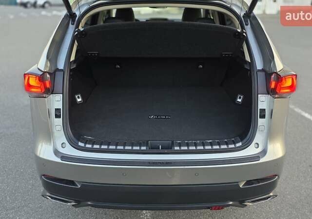 Серый Лексус НХ, объемом двигателя 2 л и пробегом 51 тыс. км за 28500 $, фото 12 на Automoto.ua