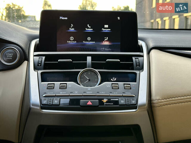 Сірий Лексус НХ, об'ємом двигуна 2 л та пробігом 142 тис. км за 23799 $, фото 26 на Automoto.ua