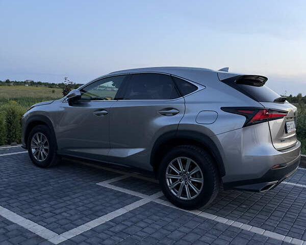 Сірий Лексус НХ, об'ємом двигуна 2 л та пробігом 59 тис. км за 32000 $, фото 1 на Automoto.ua