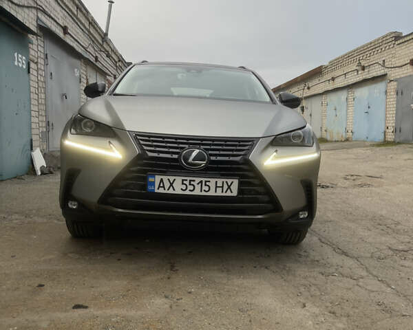 Серый Лексус НХ, объемом двигателя 2 л и пробегом 89 тыс. км за 28000 $, фото 2 на Automoto.ua