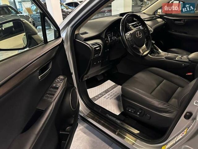 Сірий Лексус НХ, об'ємом двигуна 2.49 л та пробігом 100 тис. км за 32900 $, фото 10 на Automoto.ua