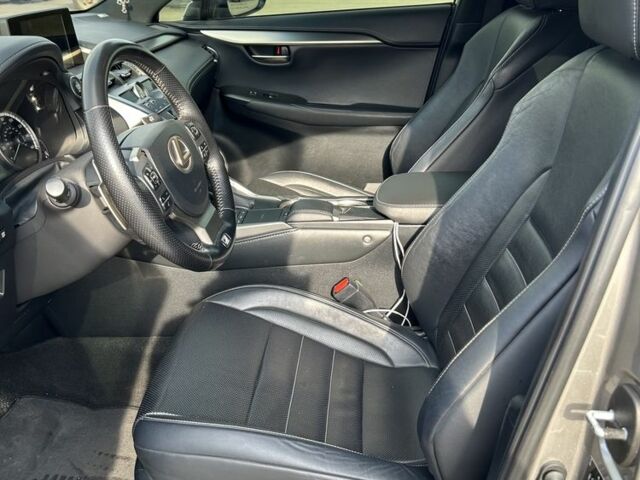 Сірий Лексус НХ, об'ємом двигуна 2 л та пробігом 131 тис. км за 30000 $, фото 7 на Automoto.ua