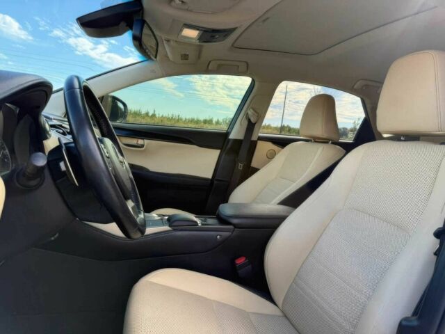 Серый Лексус НХ, объемом двигателя 2 л и пробегом 35 тыс. км за 14000 $, фото 5 на Automoto.ua