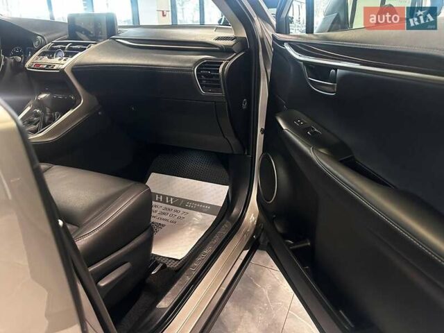 Серый Лексус НХ, объемом двигателя 1.99 л и пробегом 195 тыс. км за 27900 $, фото 32 на Automoto.ua