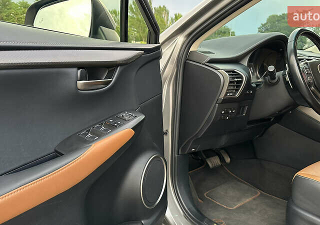 Сірий Лексус НХ, об'ємом двигуна 2 л та пробігом 70 тис. км за 25999 $, фото 19 на Automoto.ua