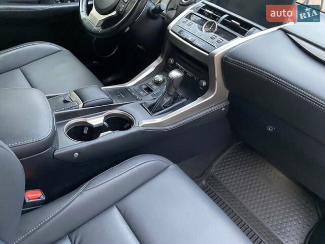 Сірий Лексус НХ, об'ємом двигуна 2.49 л та пробігом 43 тис. км за 33500 $, фото 15 на Automoto.ua