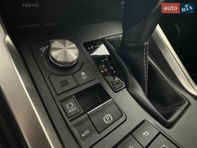 Сірий Лексус НХ, об'ємом двигуна 2 л та пробігом 26 тис. км за 29990 $, фото 17 на Automoto.ua