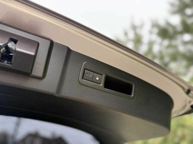 Серый Лексус НХ, объемом двигателя 0 л и пробегом 43 тыс. км за 23700 $, фото 12 на Automoto.ua