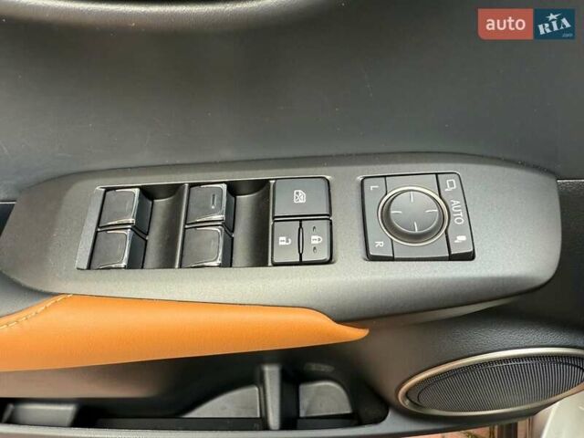 Сірий Лексус НХ, об'ємом двигуна 2.49 л та пробігом 64 тис. км за 35990 $, фото 38 на Automoto.ua