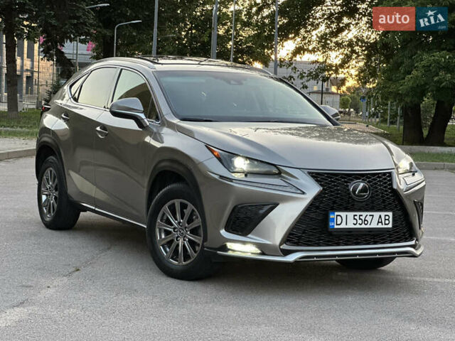 Сірий Лексус НХ, об'ємом двигуна 2 л та пробігом 70 тис. км за 25999 $, фото 1 на Automoto.ua