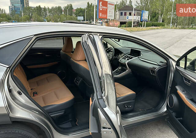 Сірий Лексус НХ, об'ємом двигуна 2 л та пробігом 70 тис. км за 25999 $, фото 26 на Automoto.ua