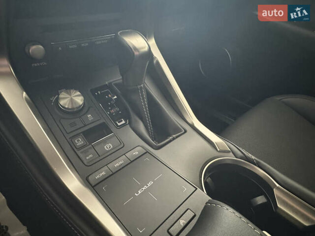 Сірий Лексус НХ, об'ємом двигуна 2 л та пробігом 26 тис. км за 29990 $, фото 16 на Automoto.ua