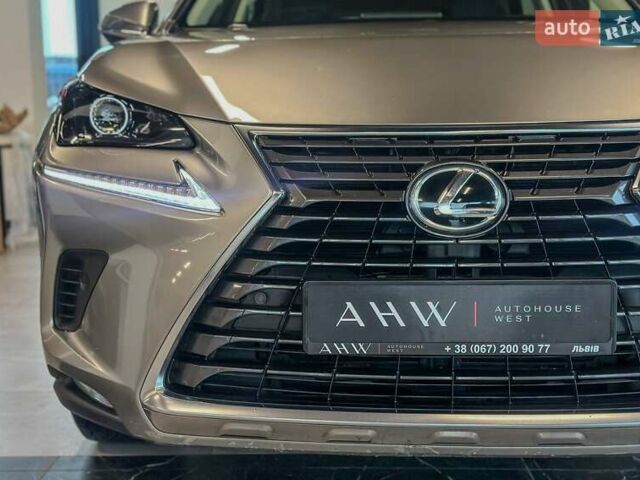 Серый Лексус НХ, объемом двигателя 1.99 л и пробегом 195 тыс. км за 27900 $, фото 2 на Automoto.ua