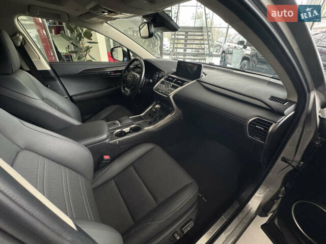 Сірий Лексус НХ, об'ємом двигуна 2 л та пробігом 26 тис. км за 29990 $, фото 22 на Automoto.ua