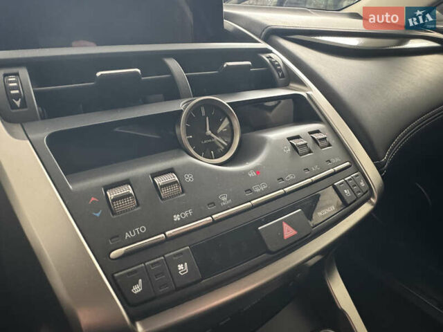 Сірий Лексус НХ, об'ємом двигуна 2 л та пробігом 26 тис. км за 29990 $, фото 15 на Automoto.ua