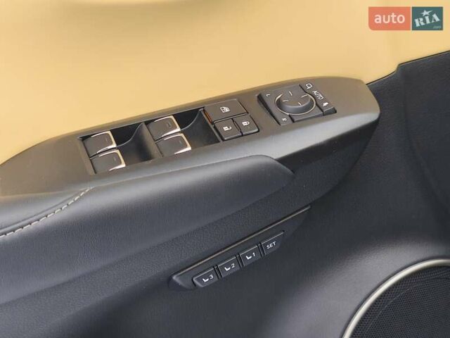 Сірий Лексус НХ, об'ємом двигуна 2.49 л та пробігом 54 тис. км за 36900 $, фото 13 на Automoto.ua