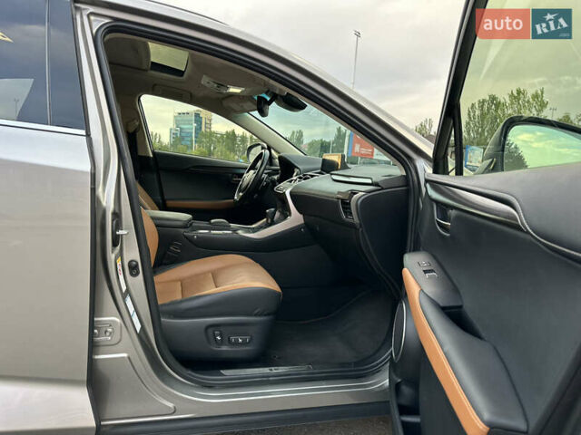 Сірий Лексус НХ, об'ємом двигуна 2 л та пробігом 70 тис. км за 25999 $, фото 27 на Automoto.ua