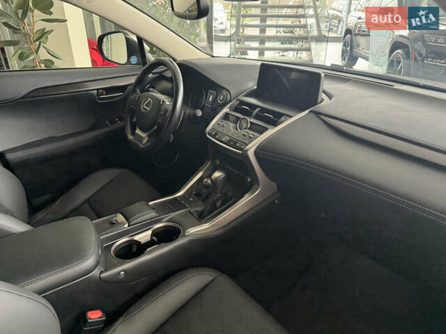 Сірий Лексус НХ, об'ємом двигуна 2 л та пробігом 26 тис. км за 29990 $, фото 23 на Automoto.ua