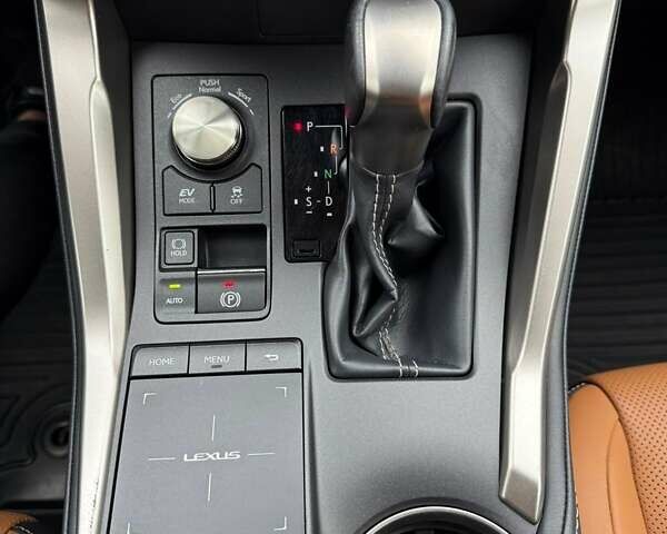 Сірий Лексус НХ, об'ємом двигуна 2.49 л та пробігом 64 тис. км за 35990 $, фото 2 на Automoto.ua