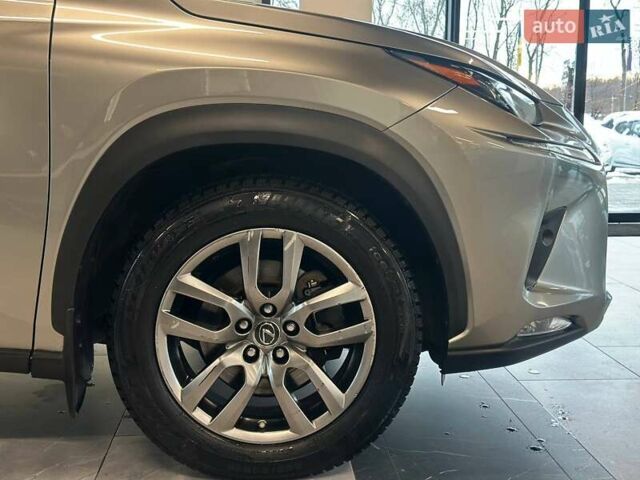 Серый Лексус НХ, объемом двигателя 1.99 л и пробегом 195 тыс. км за 27900 $, фото 4 на Automoto.ua
