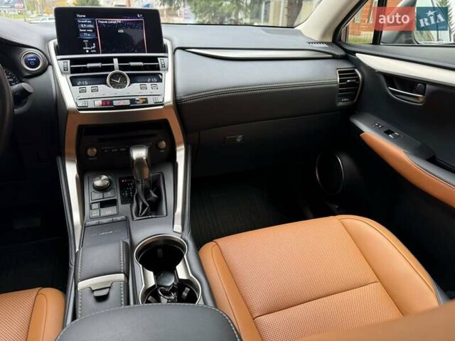 Сірий Лексус НХ, об'ємом двигуна 2.49 л та пробігом 64 тис. км за 35990 $, фото 9 на Automoto.ua