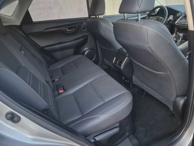 Серый Лексус НХ, объемом двигателя 2 л и пробегом 75 тыс. км за 16700 $, фото 6 на Automoto.ua