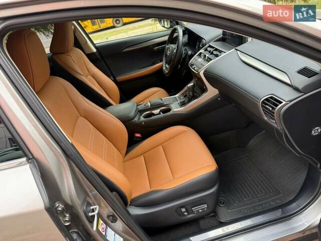 Сірий Лексус НХ, об'ємом двигуна 2.49 л та пробігом 64 тис. км за 35990 $, фото 33 на Automoto.ua