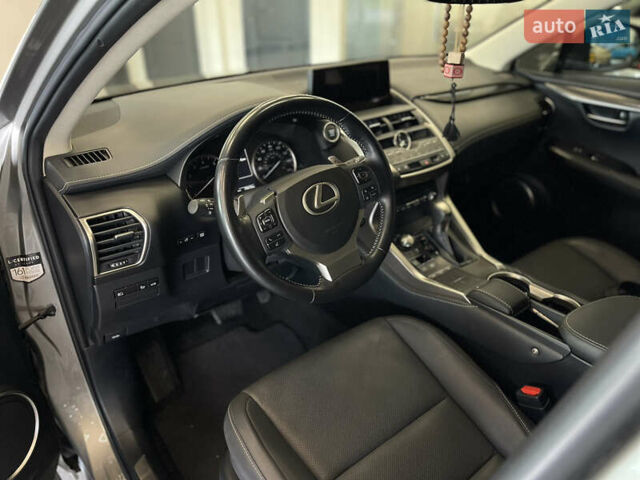 Сірий Лексус НХ, об'ємом двигуна 2 л та пробігом 75 тис. км за 28000 $, фото 9 на Automoto.ua