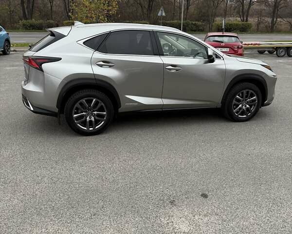 Сірий Лексус НХ, об'ємом двигуна 2.49 л та пробігом 54 тис. км за 37900 $, фото 3 на Automoto.ua