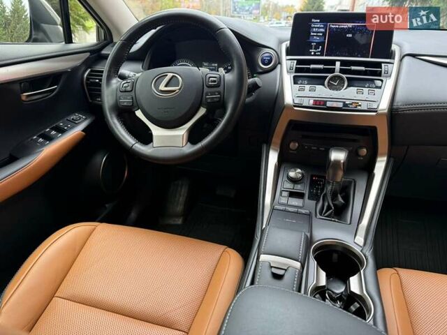 Сірий Лексус НХ, об'ємом двигуна 2.49 л та пробігом 64 тис. км за 35990 $, фото 5 на Automoto.ua
