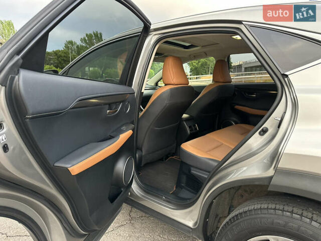 Сірий Лексус НХ, об'ємом двигуна 2 л та пробігом 70 тис. км за 25999 $, фото 24 на Automoto.ua