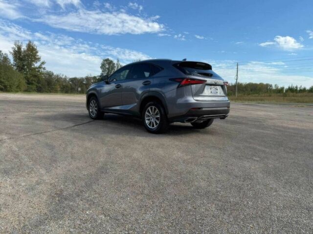 Серый Лексус НХ, объемом двигателя 2 л и пробегом 35 тыс. км за 14000 $, фото 3 на Automoto.ua