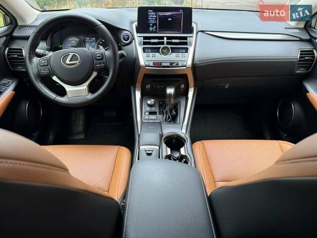 Сірий Лексус НХ, об'ємом двигуна 2.49 л та пробігом 64 тис. км за 35990 $, фото 14 на Automoto.ua