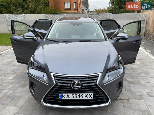 Сірий Лексус НХ, об'ємом двигуна 2.49 л та пробігом 43 тис. км за 33500 $, фото 2 на Automoto.ua