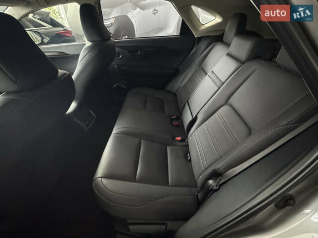 Сірий Лексус НХ, об'ємом двигуна 2 л та пробігом 26 тис. км за 29990 $, фото 19 на Automoto.ua