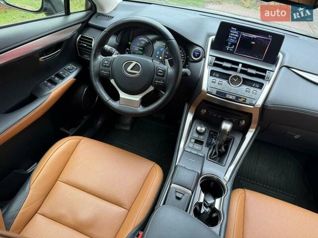 Сірий Лексус НХ, об'ємом двигуна 2.49 л та пробігом 64 тис. км за 35990 $, фото 3 на Automoto.ua