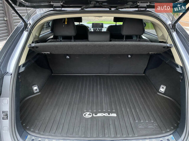 Лексус НХ 2019 в Житомире на Automoto.ua Серый Лексус НХ, объемом двигателя 2.49 л и пробегом 43 тыс. км за 32800 $, фото 31 на Automoto.ua