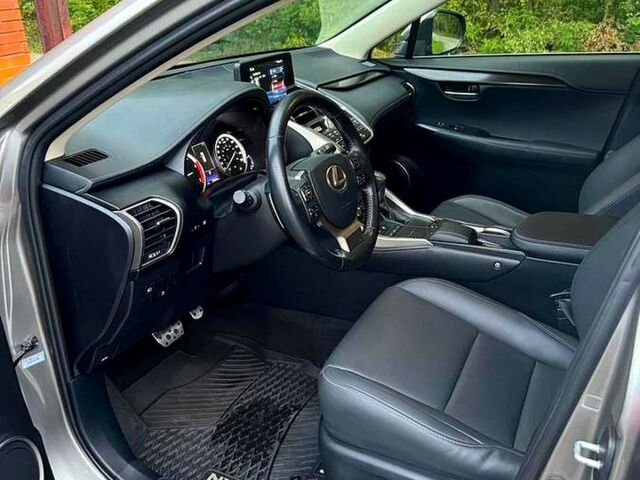 Серый Лексус НХ, объемом двигателя 2 л и пробегом 71 тыс. км за 25000 $, фото 3 на Automoto.ua