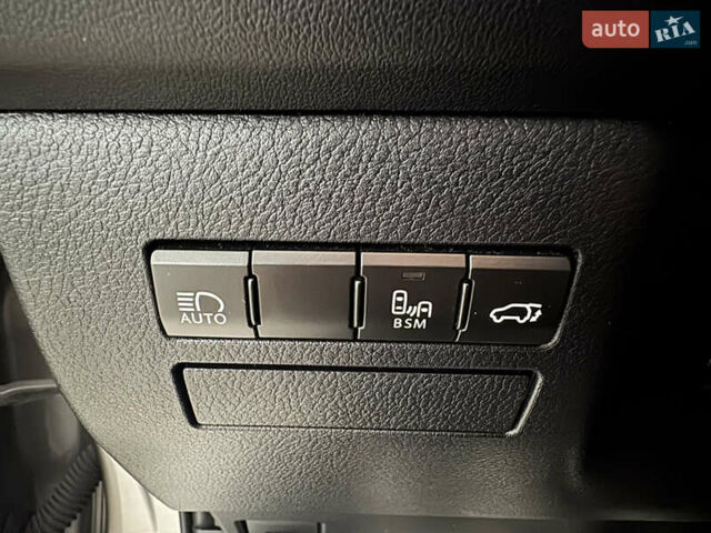 Сірий Лексус НХ, об'ємом двигуна 2 л та пробігом 26 тис. км за 29990 $, фото 11 на Automoto.ua