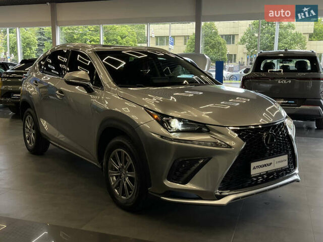 Сірий Лексус НХ, об'ємом двигуна 2 л та пробігом 75 тис. км за 28000 $, фото 3 на Automoto.ua