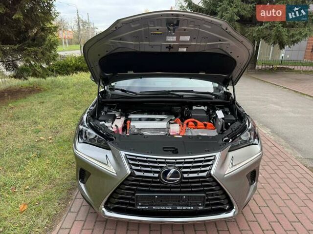 Сірий Лексус НХ, об'ємом двигуна 2.49 л та пробігом 64 тис. км за 35990 $, фото 48 на Automoto.ua