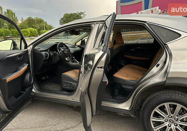 Сірий Лексус НХ, об'ємом двигуна 2 л та пробігом 70 тис. км за 25999 $, фото 17 на Automoto.ua