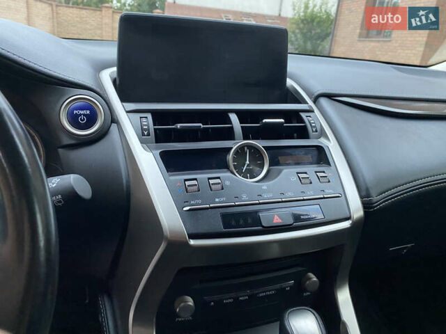 Лексус НХ 2019 в Житомире на Automoto.ua Серый Лексус НХ, объемом двигателя 2.49 л и пробегом 43 тыс. км за 32800 $, фото 23 на Automoto.ua