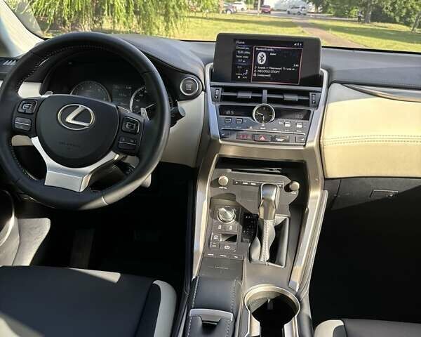 Серый Лексус НХ, объемом двигателя 2 л и пробегом 152 тыс. км за 30900 $, фото 13 на Automoto.ua