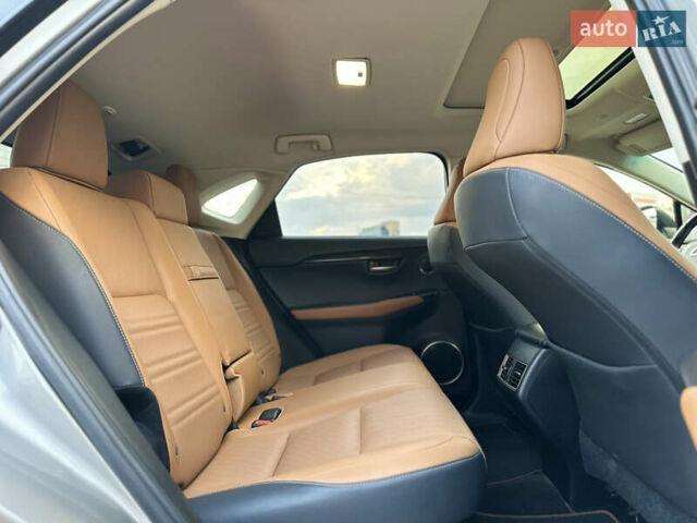 Сірий Лексус НХ, об'ємом двигуна 2 л та пробігом 70 тис. км за 25999 $, фото 40 на Automoto.ua
