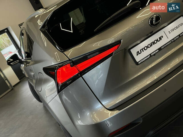 Сірий Лексус НХ, об'ємом двигуна 2 л та пробігом 75 тис. км за 28000 $, фото 7 на Automoto.ua